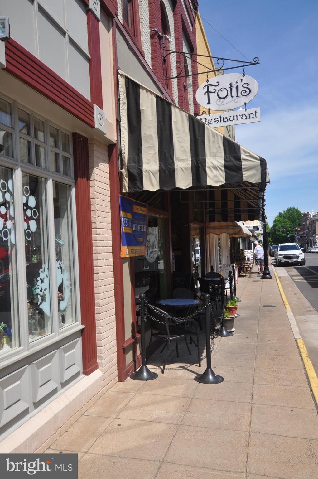 THREE FLAGS - Residential