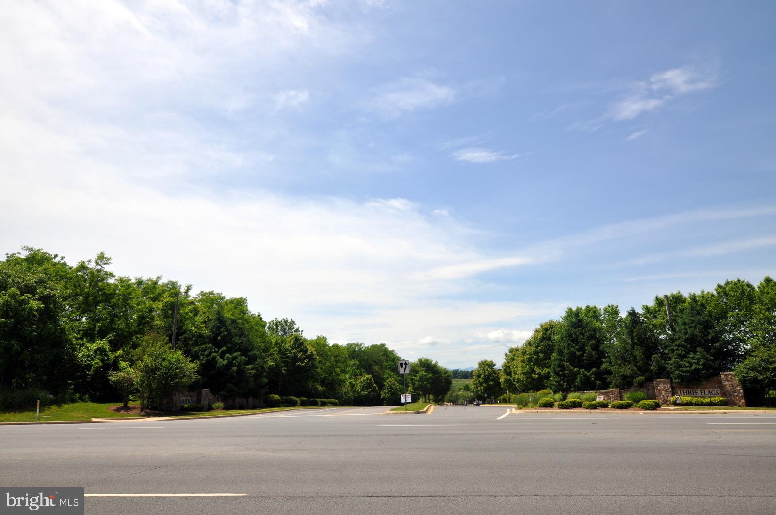 THREE FLAGS - Residential