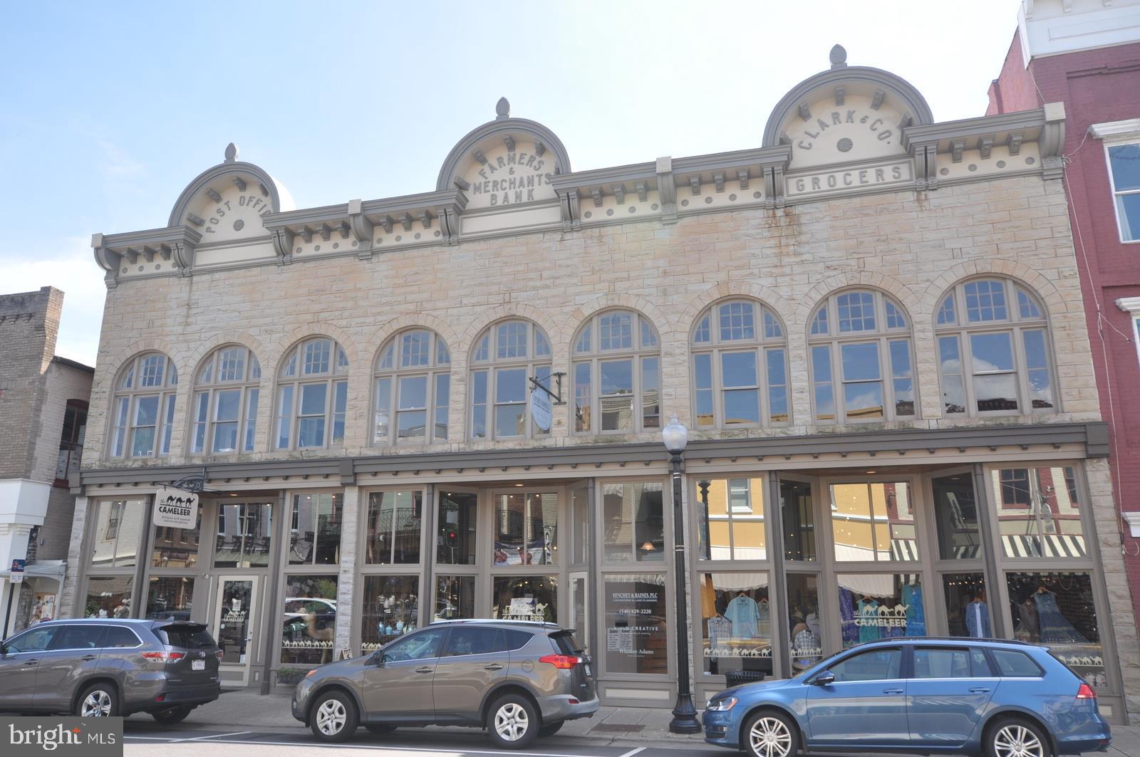 THREE FLAGS - Residential