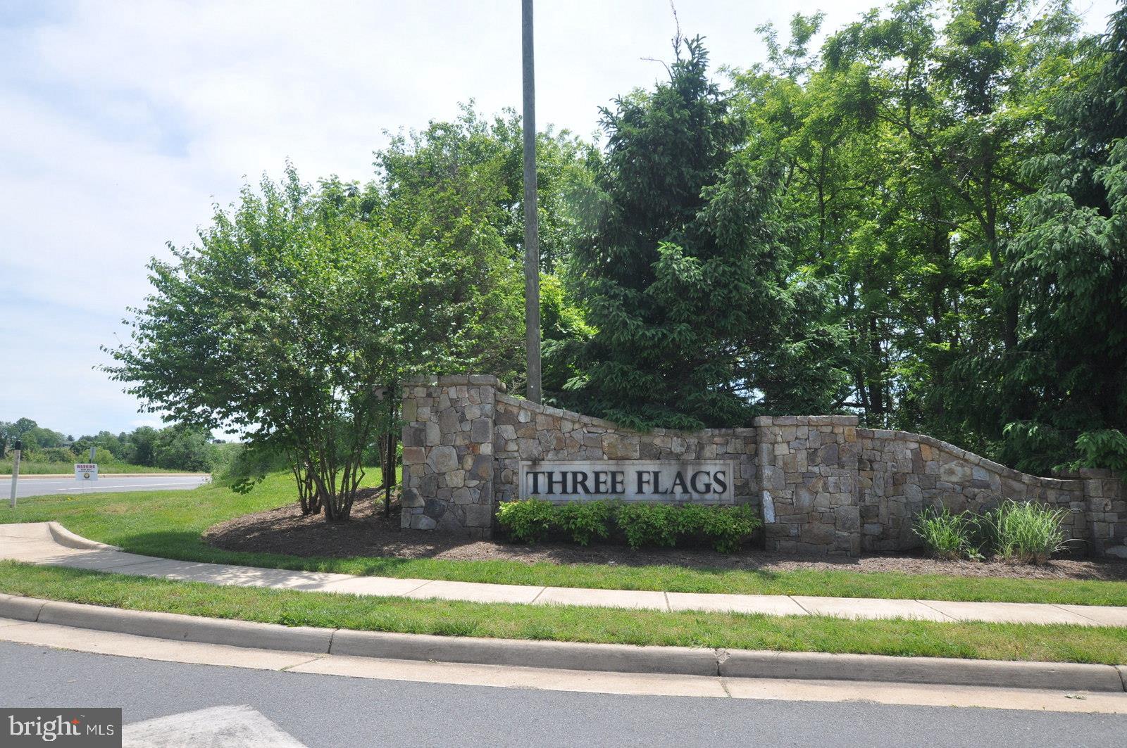 THREE FLAGS - Residential