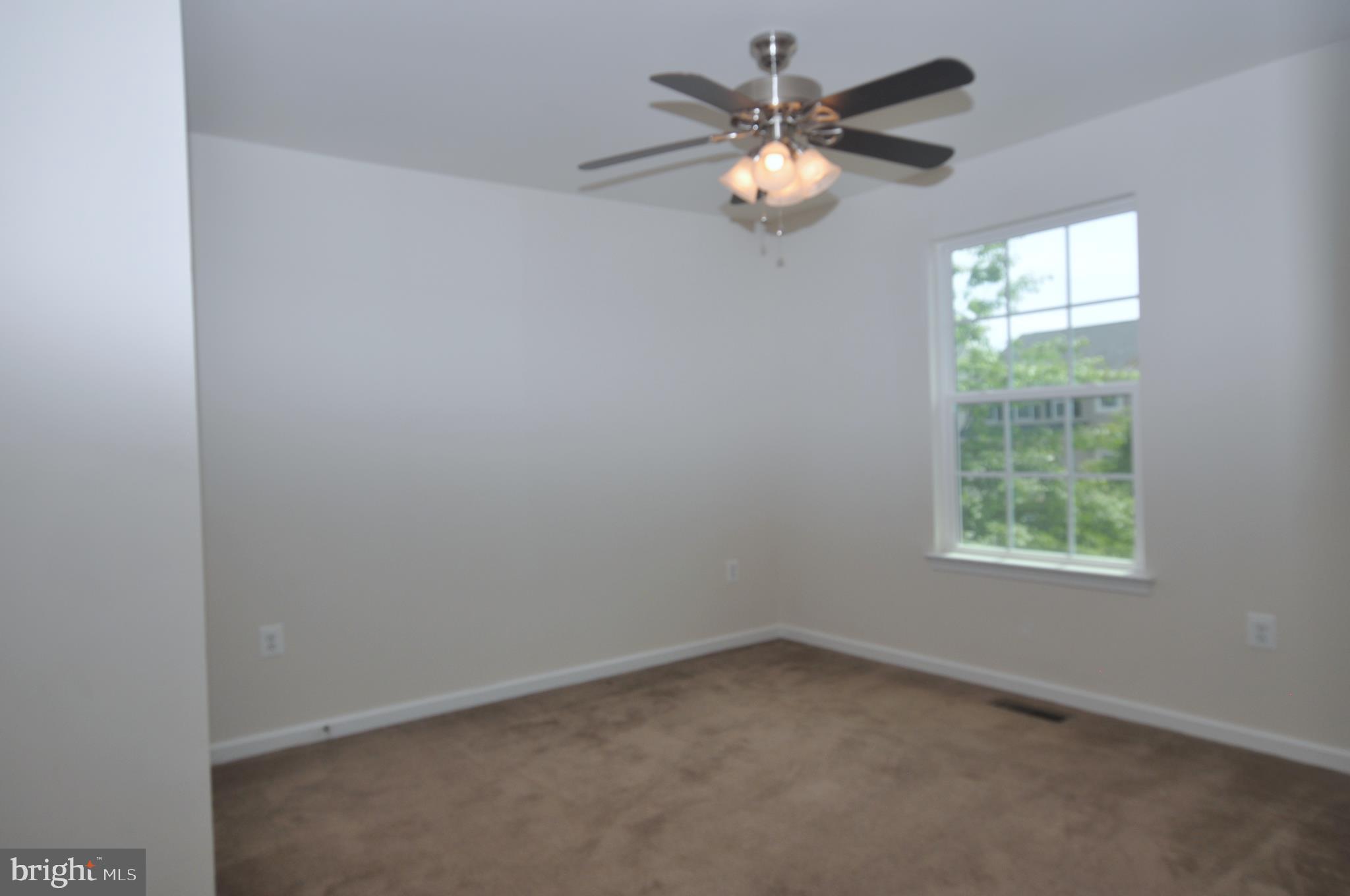 THREE FLAGS - Residential