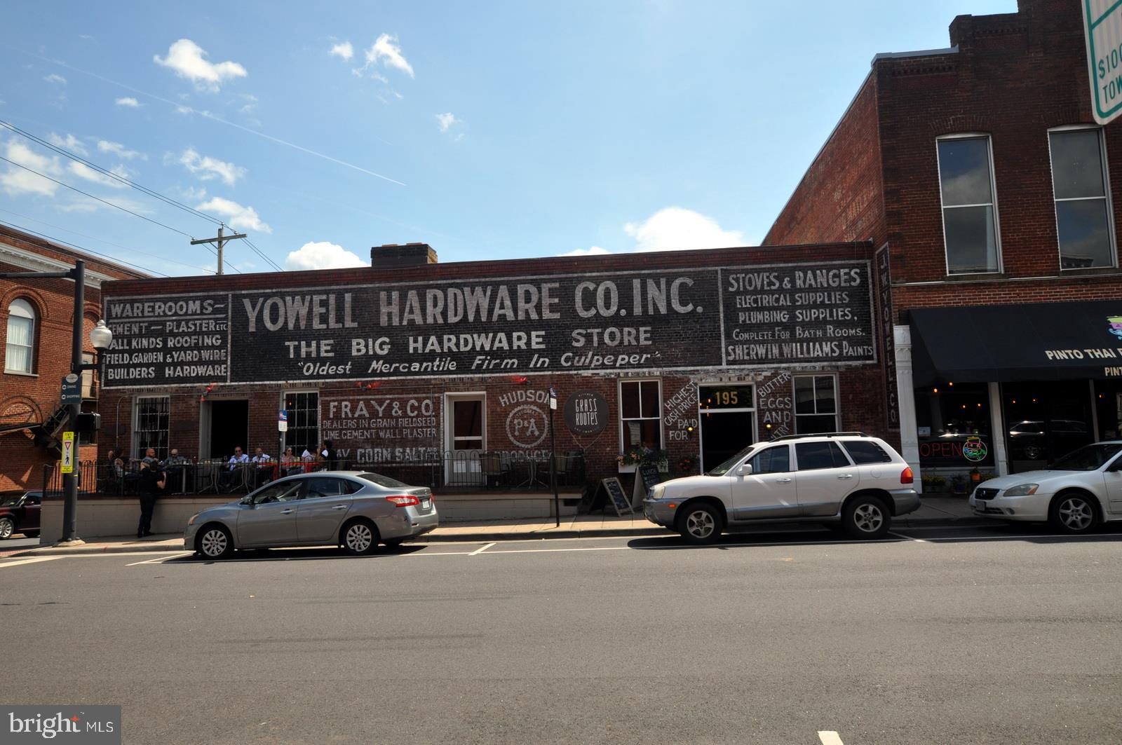 THREE FLAGS - Residential