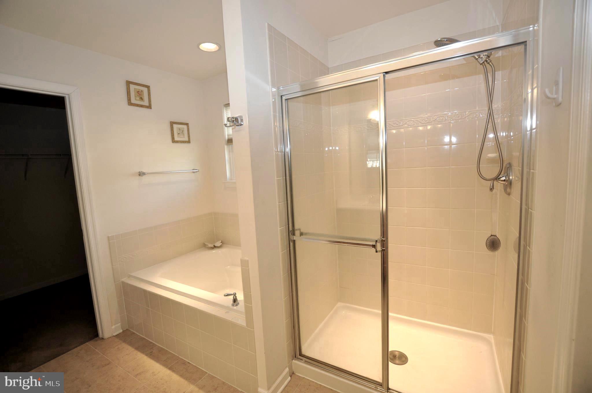 THREE FLAGS - Residential