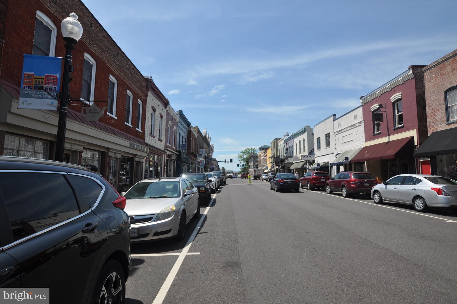THREE FLAGS - Residential