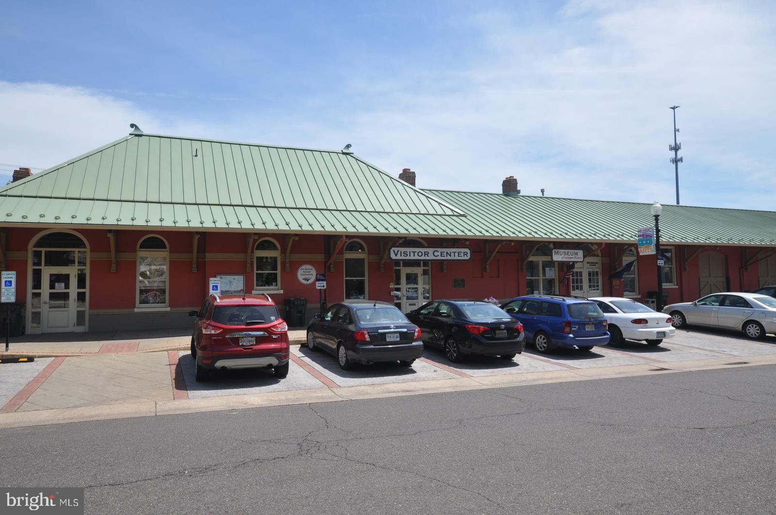 THREE FLAGS - Residential