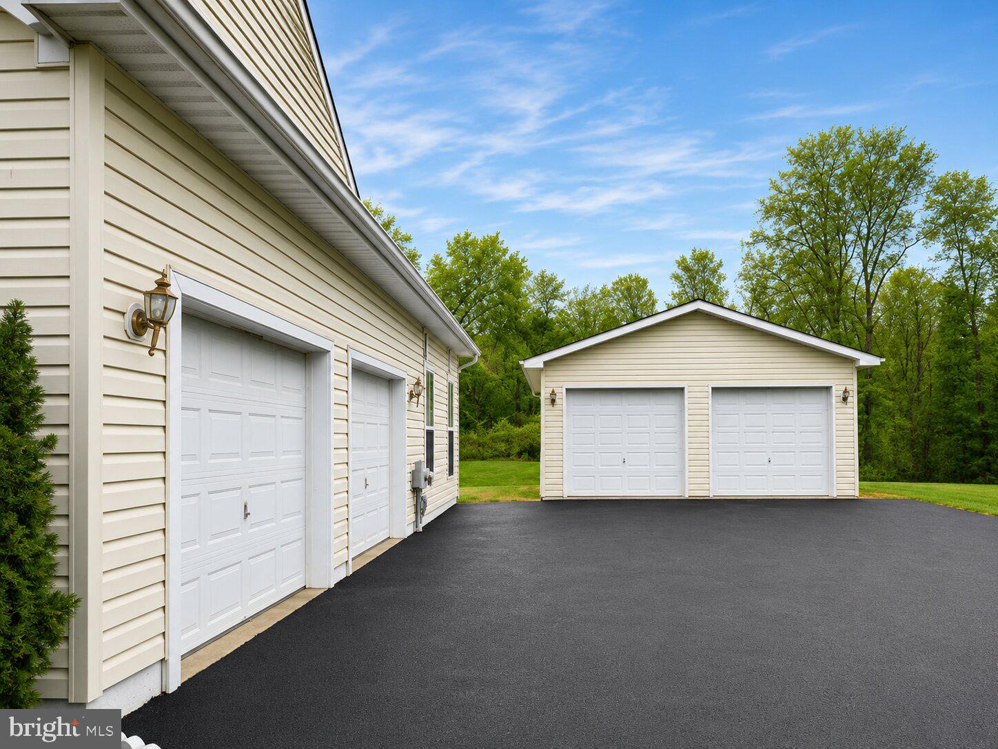 412 MAPLEWOOD DRIVE
