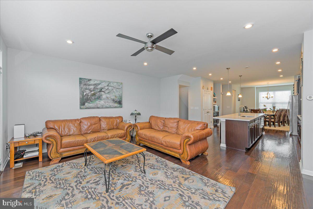 LOUDOUN PLACE - Residential