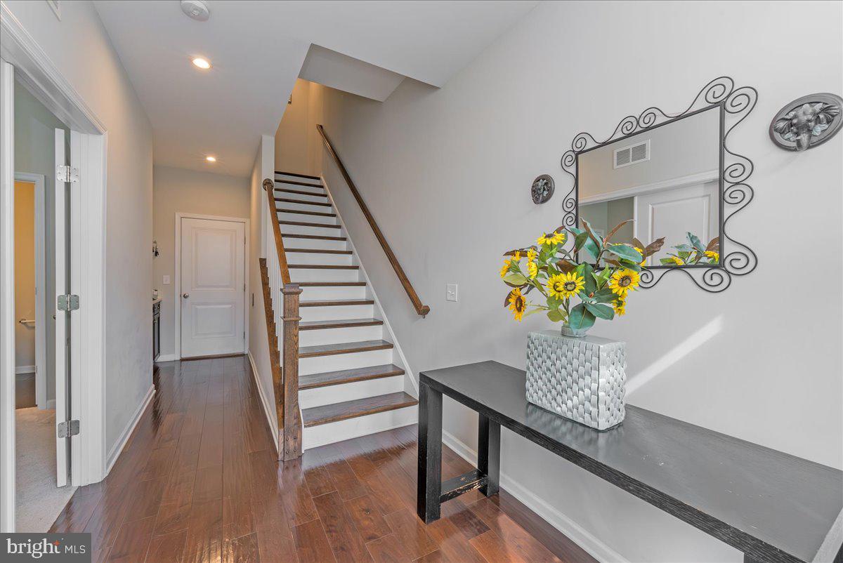 LOUDOUN PLACE - Residential