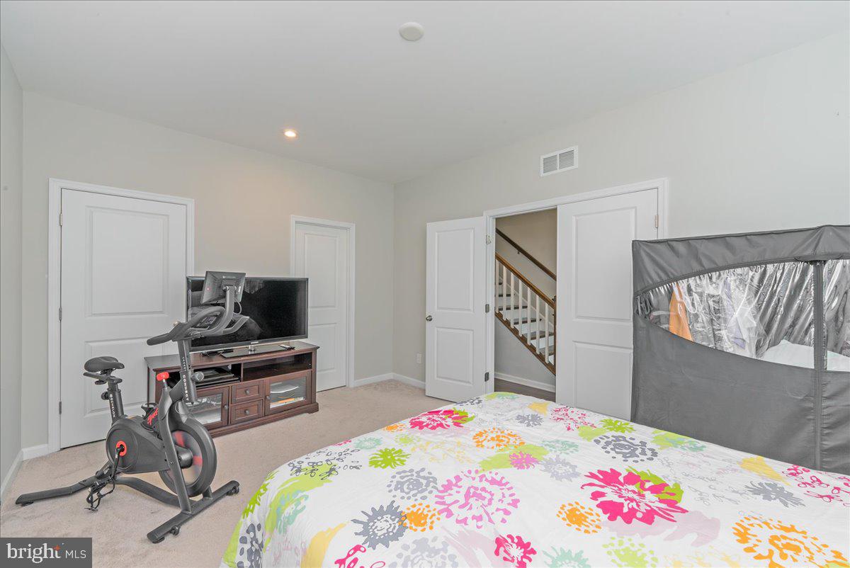 LOUDOUN PLACE - Residential