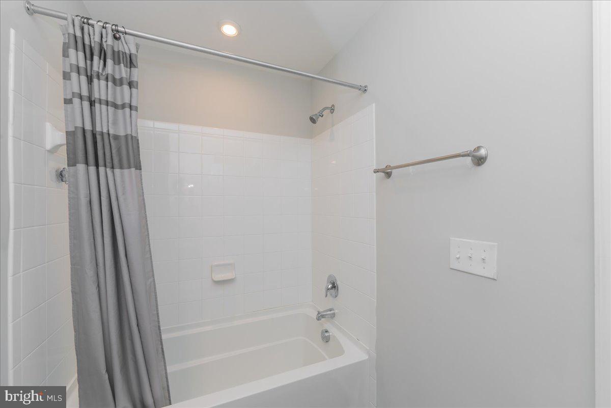 LOUDOUN PLACE - Residential