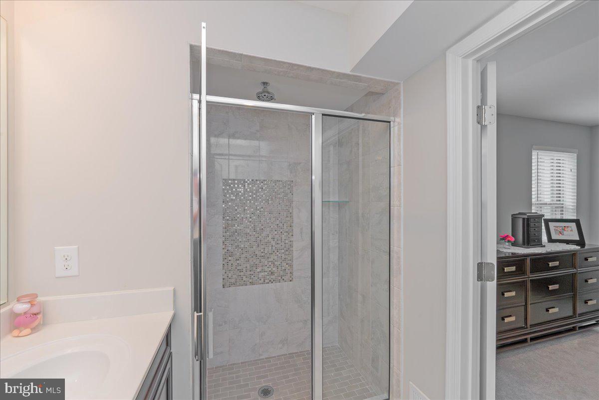 LOUDOUN PLACE - Residential