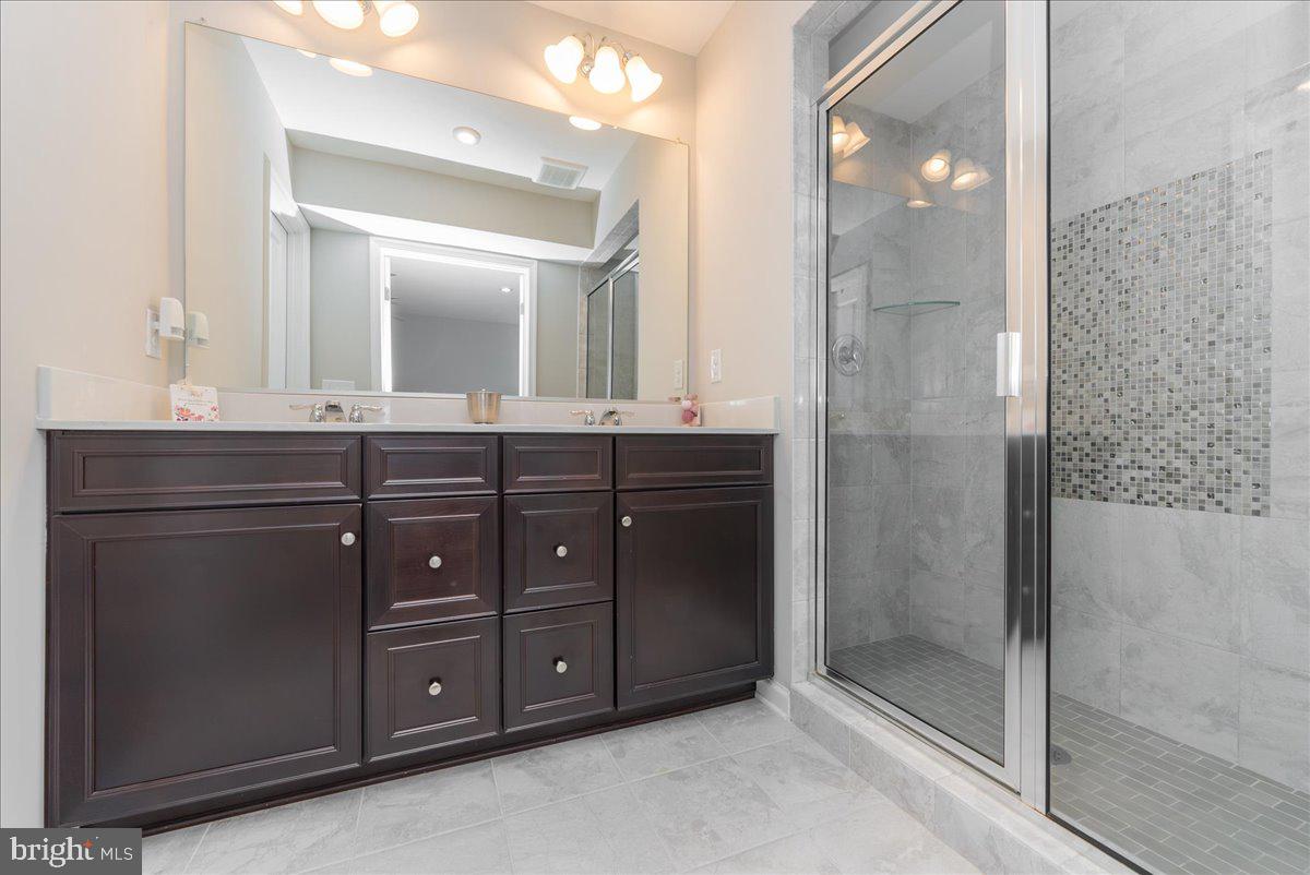 LOUDOUN PLACE - Residential