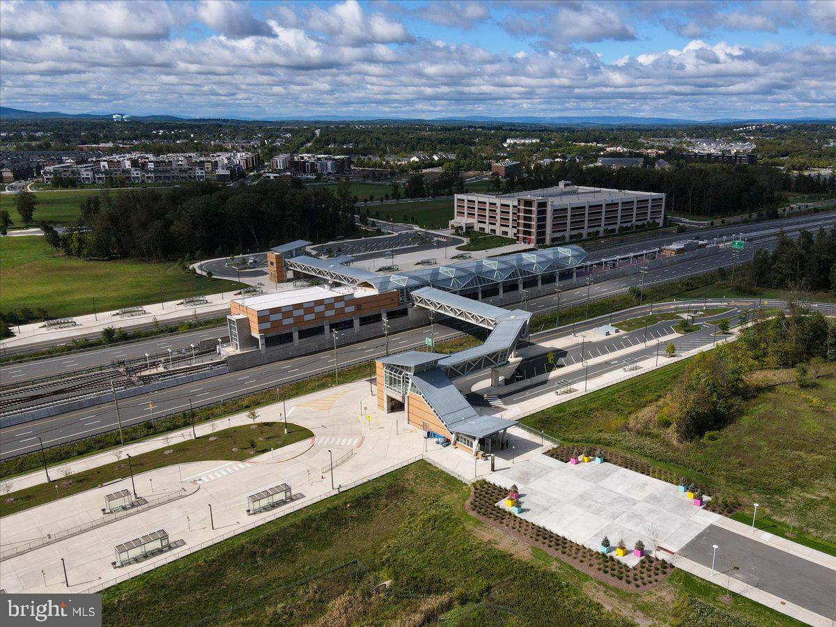 LOUDOUN PLACE - Residential