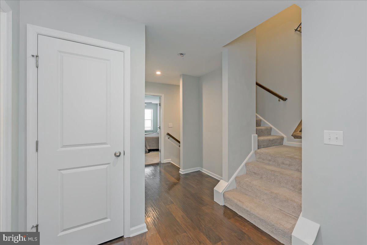 LOUDOUN PLACE - Residential