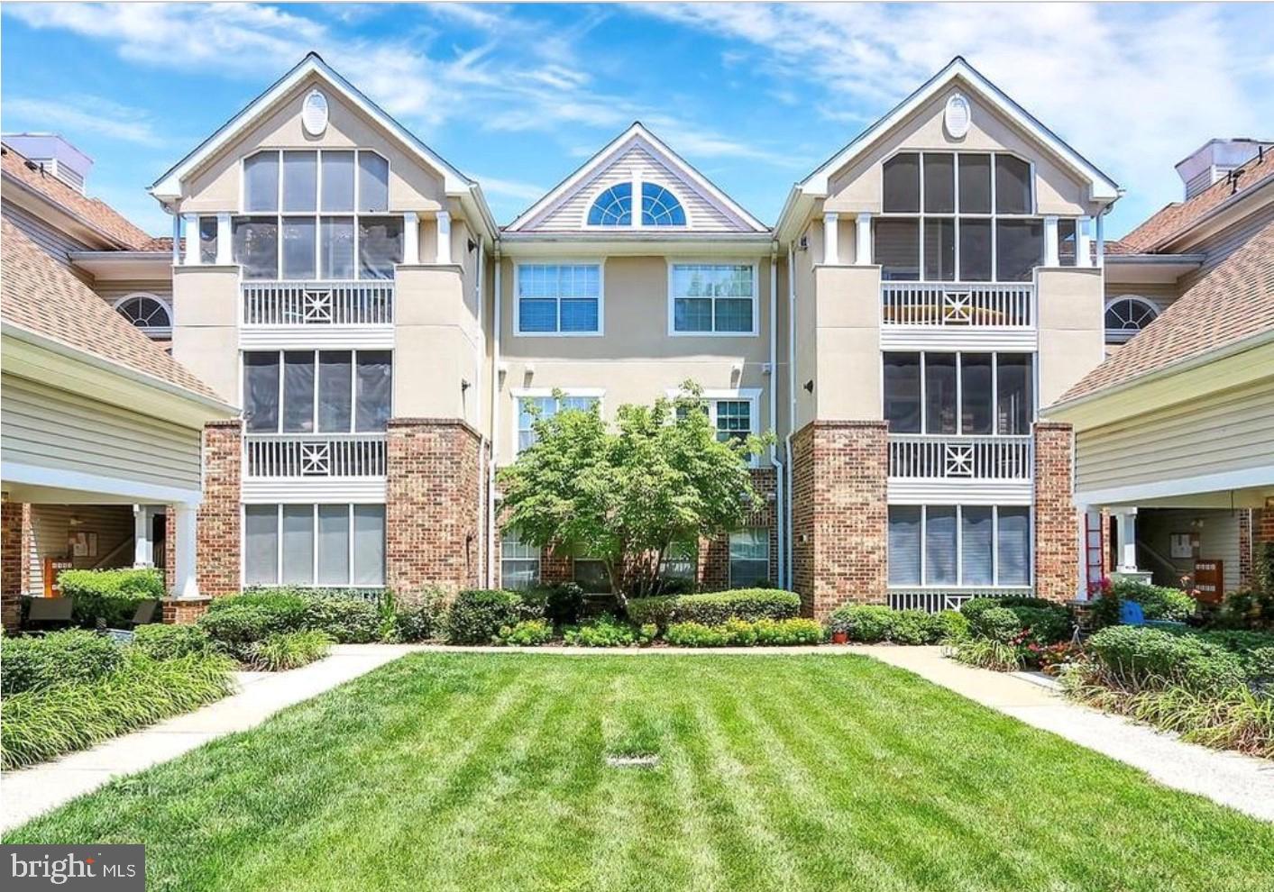 ENGLISH COUNTRY MANOR - Residential