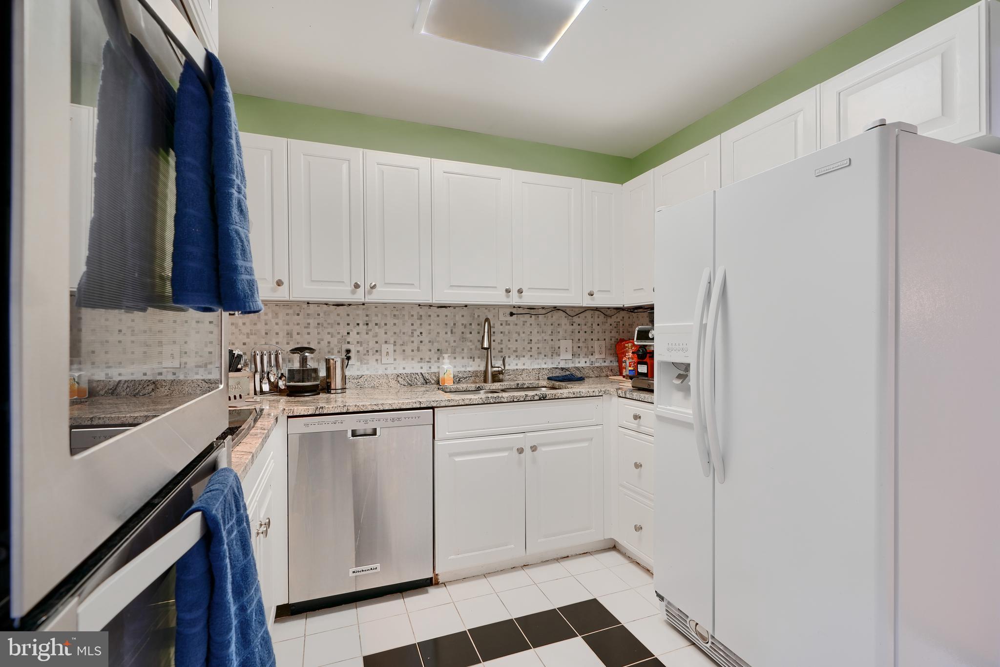 INNER HARBOR - Residential Lease
