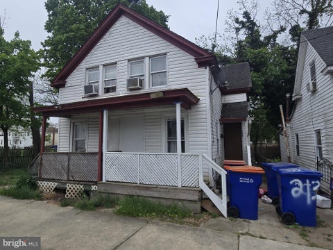 Townhouse For Sale - 213 D St St<br/> MILLVILLE, NJ 08332