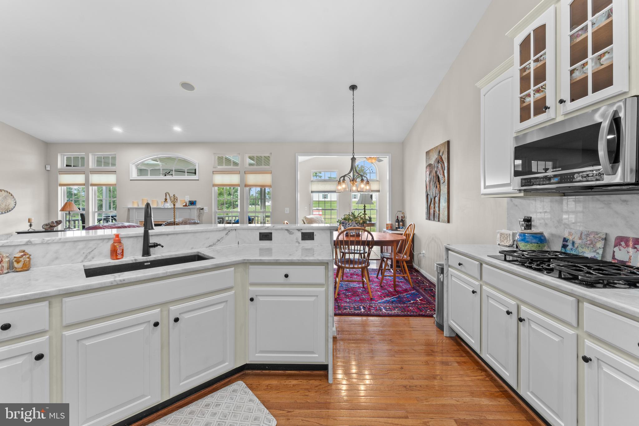 COUNTRY CLUB ESTATES - Residential