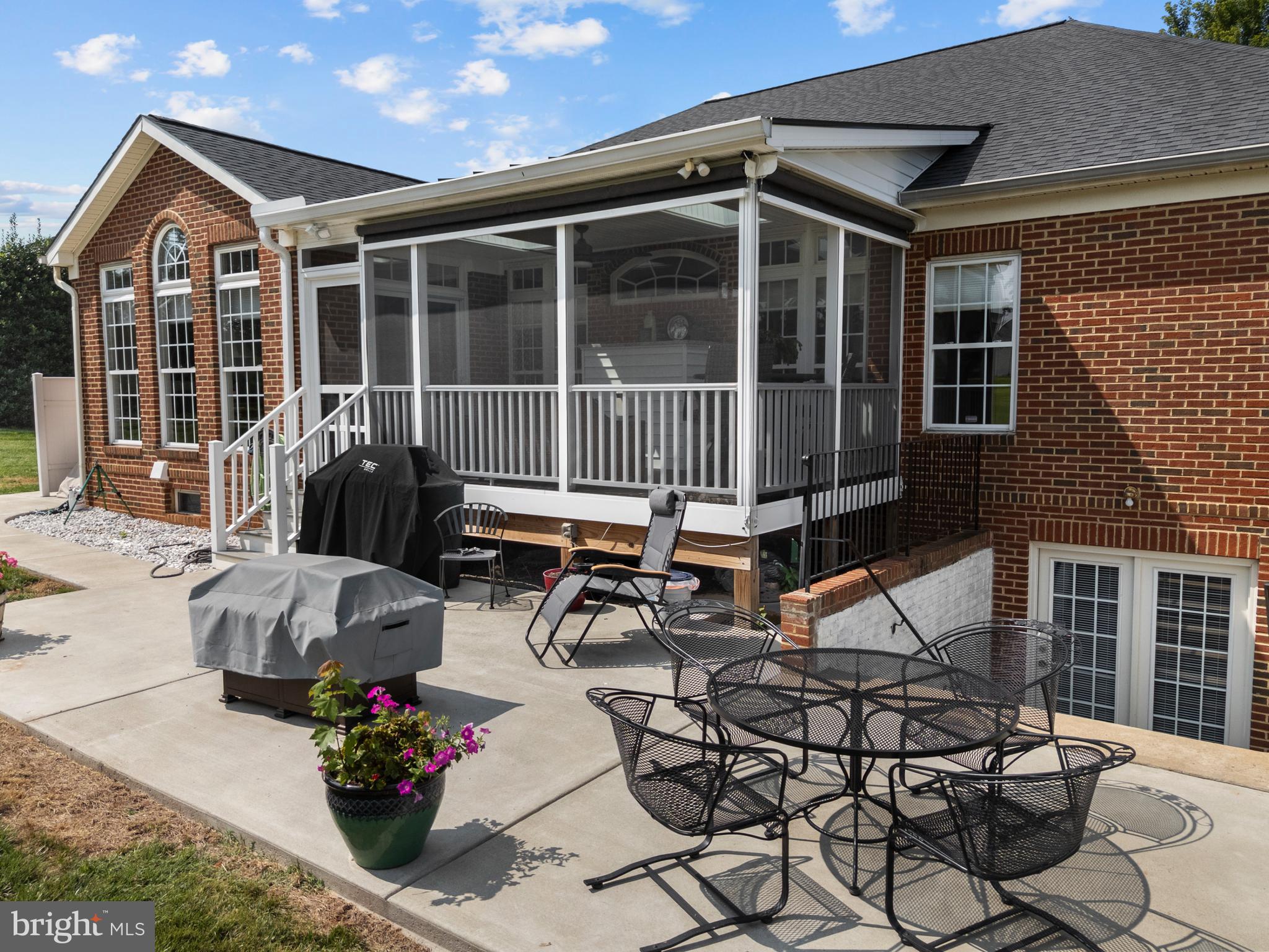 COUNTRY CLUB ESTATES - Residential