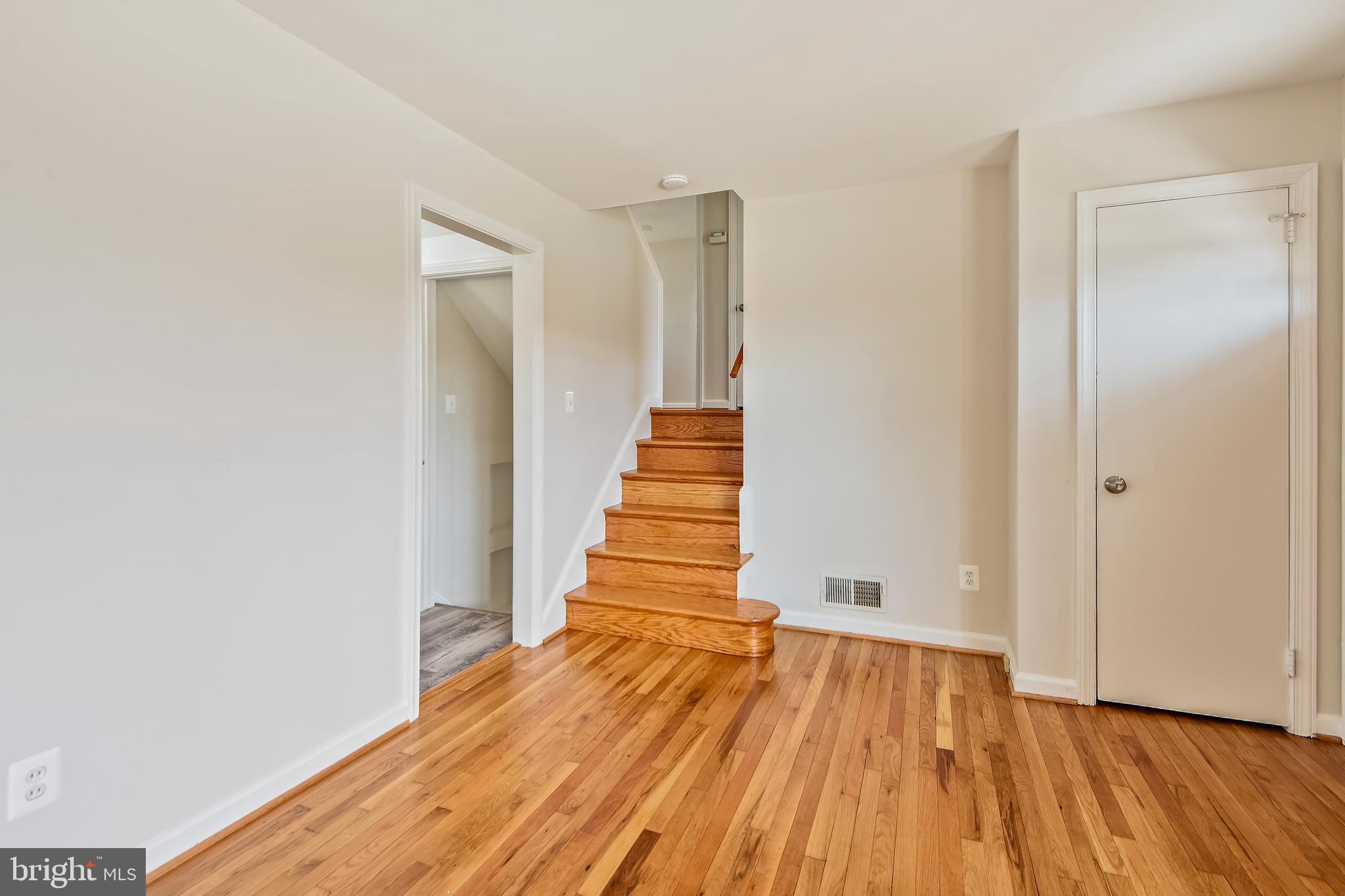 LYNBROOK - Residential