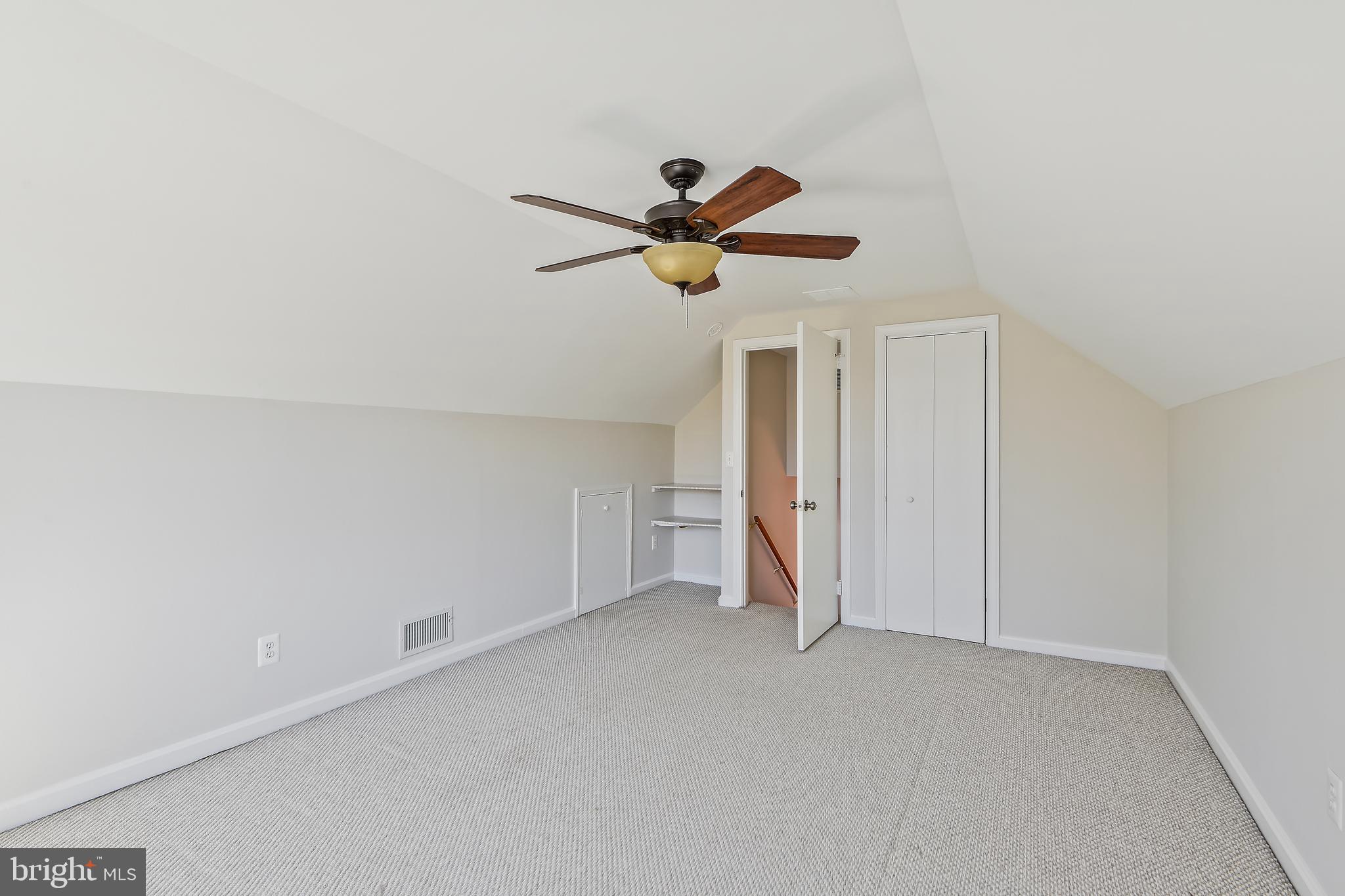 LYNBROOK - Residential