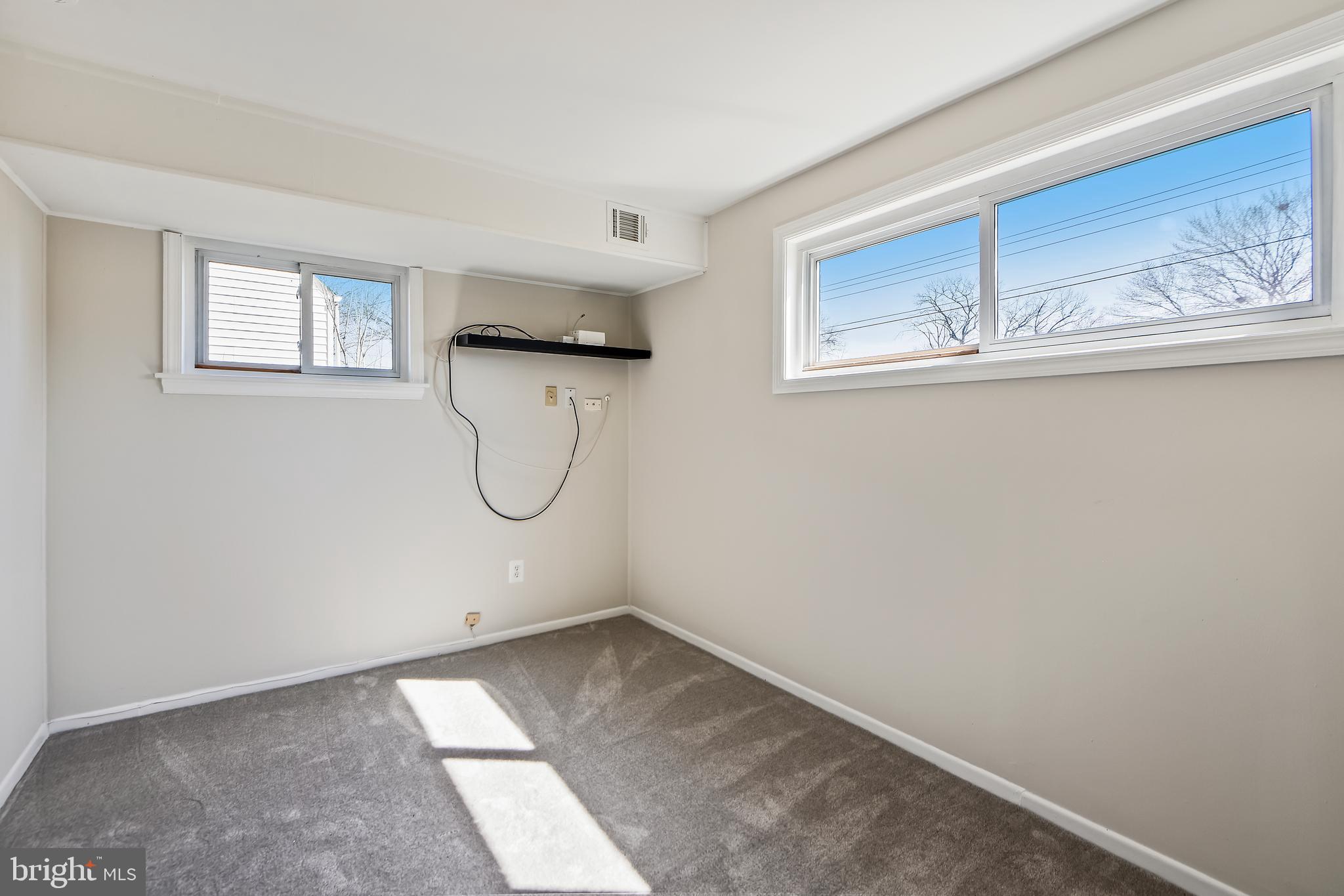 LYNBROOK - Residential