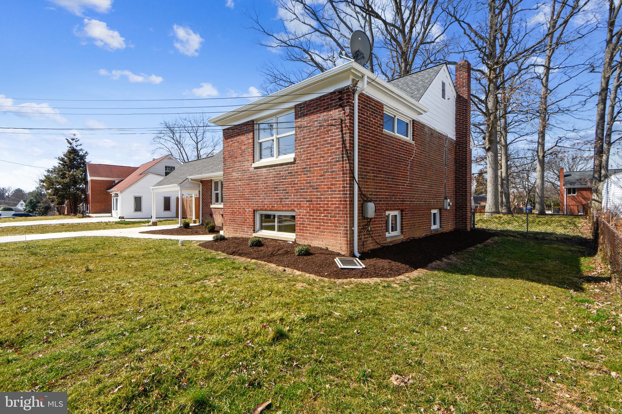 LYNBROOK - Residential