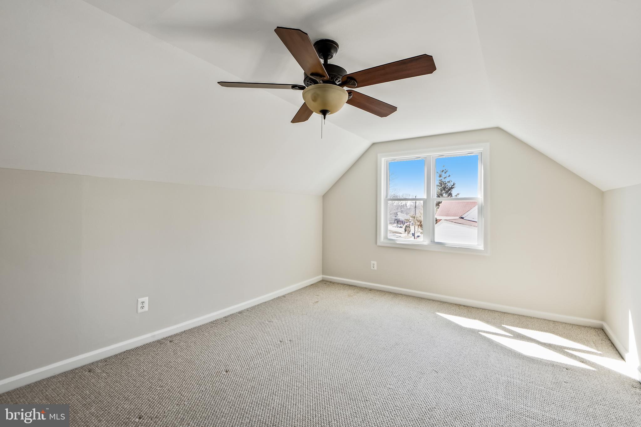 LYNBROOK - Residential