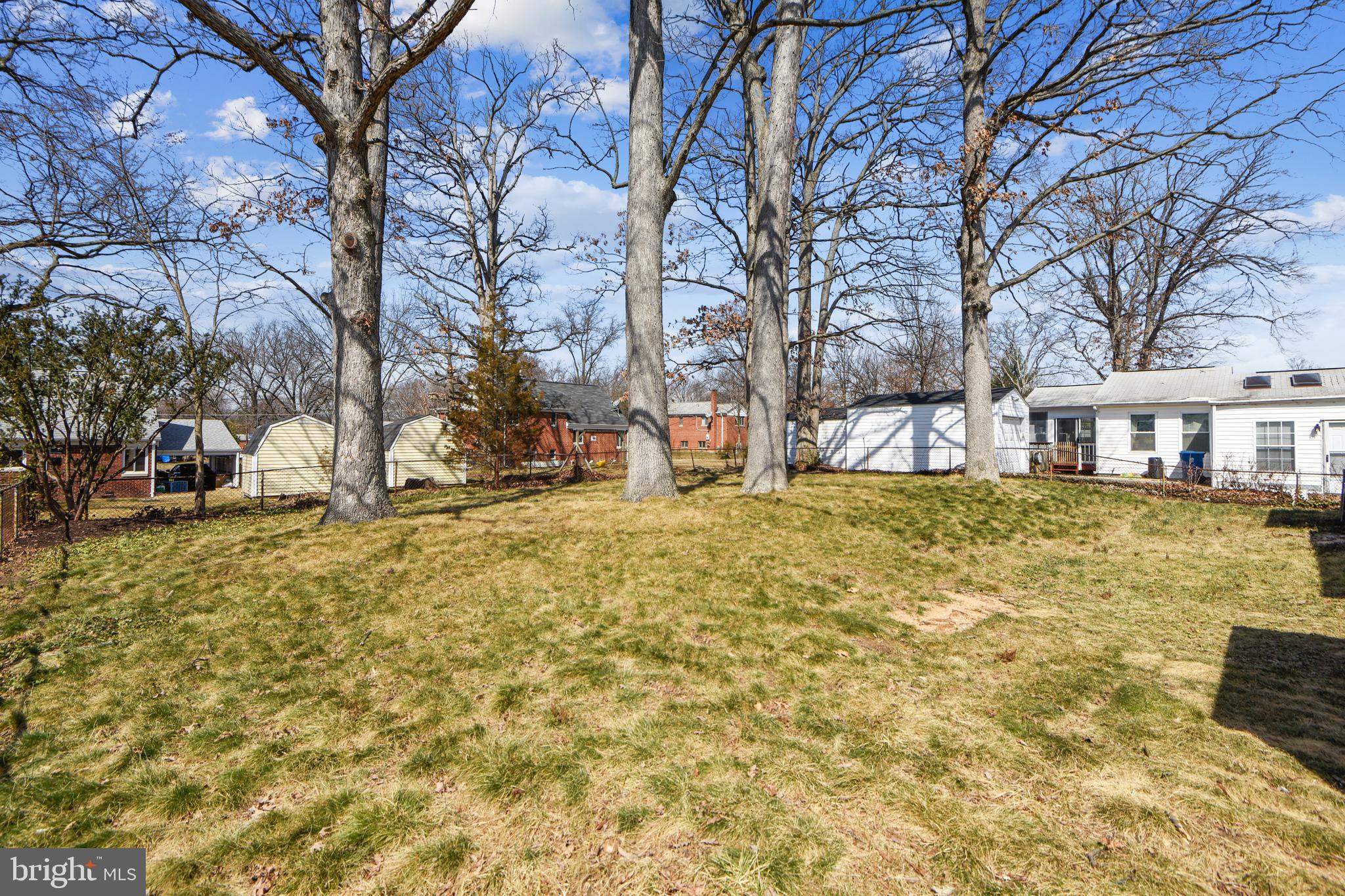 LYNBROOK - Residential