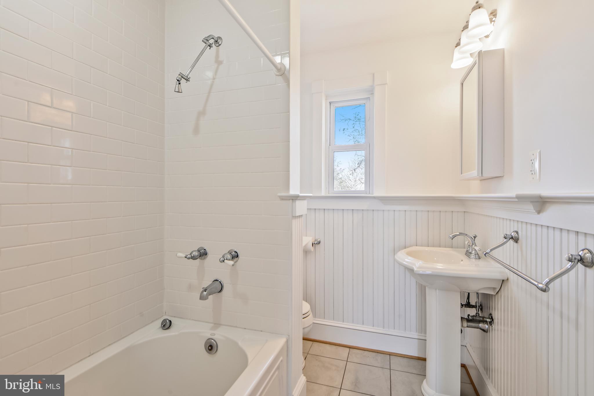 LYNBROOK - Residential