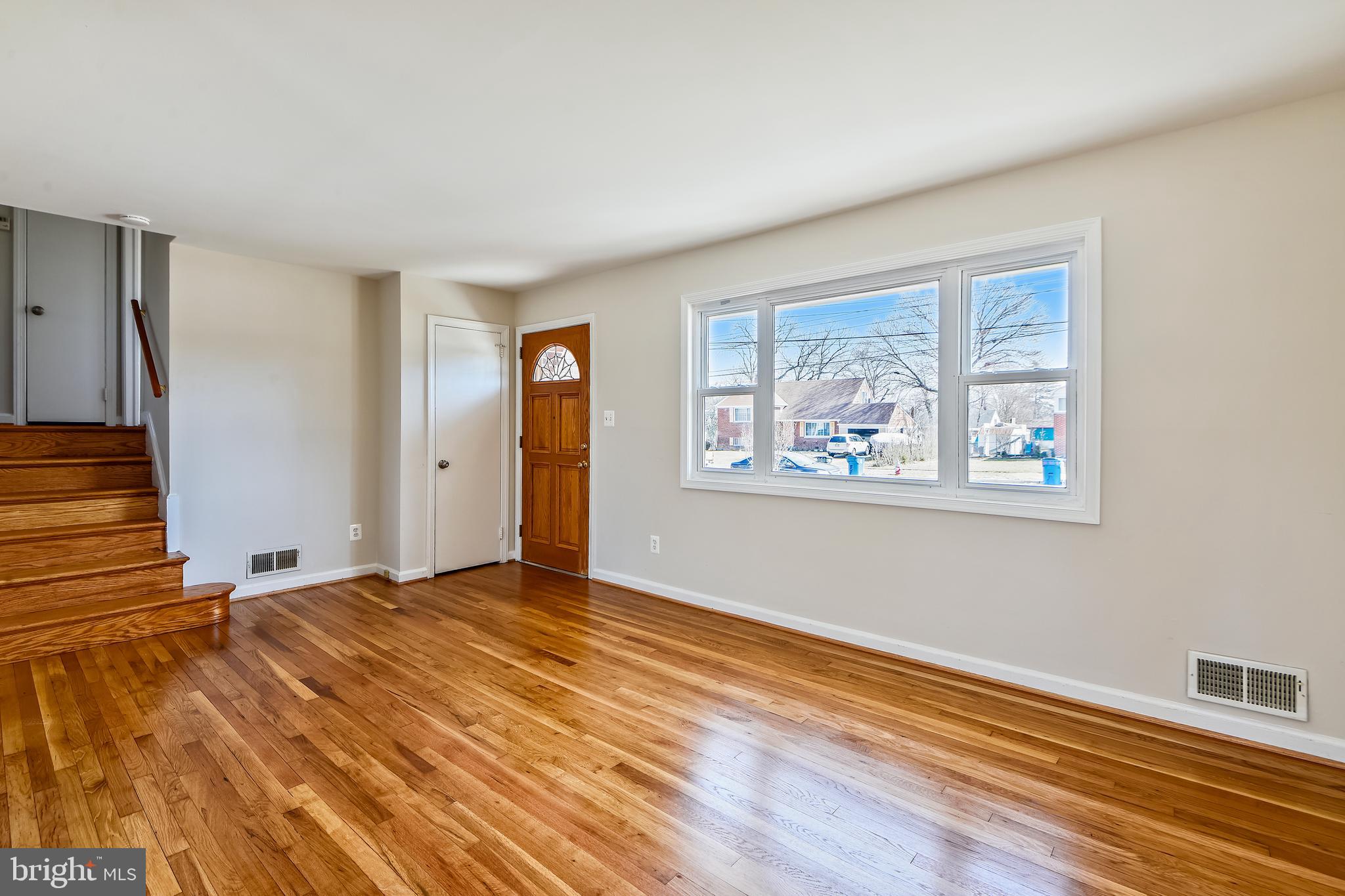 LYNBROOK - Residential