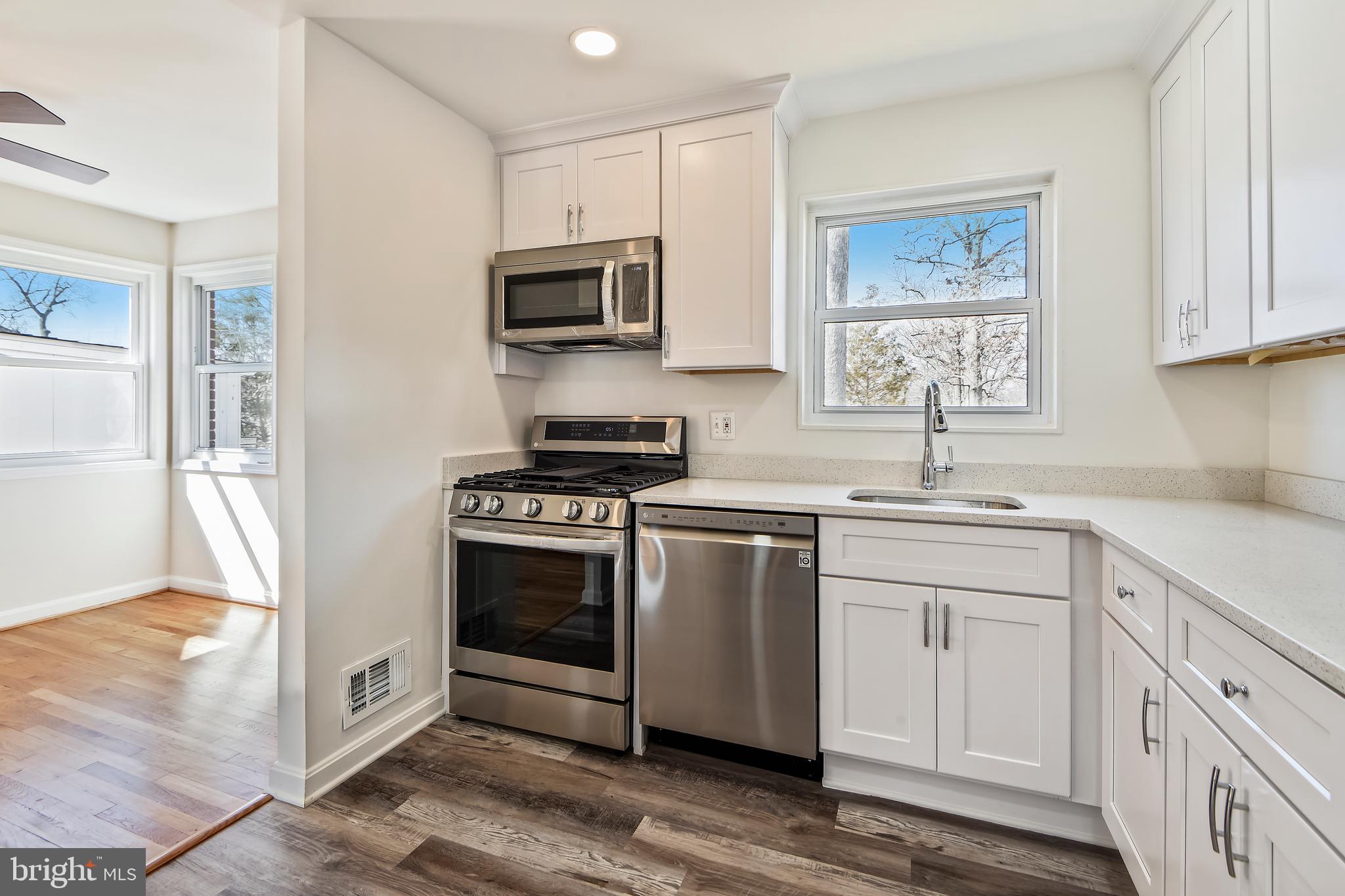 LYNBROOK - Residential