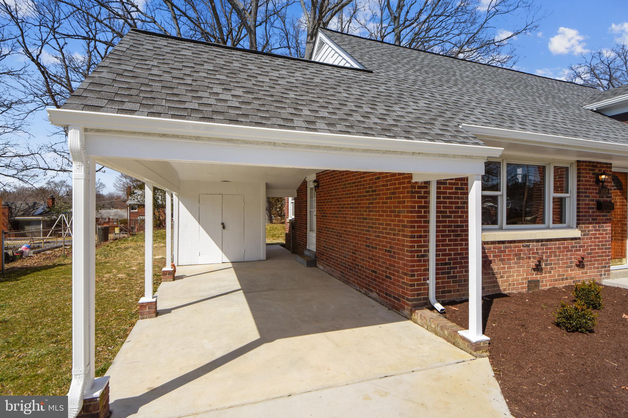 LYNBROOK - Residential