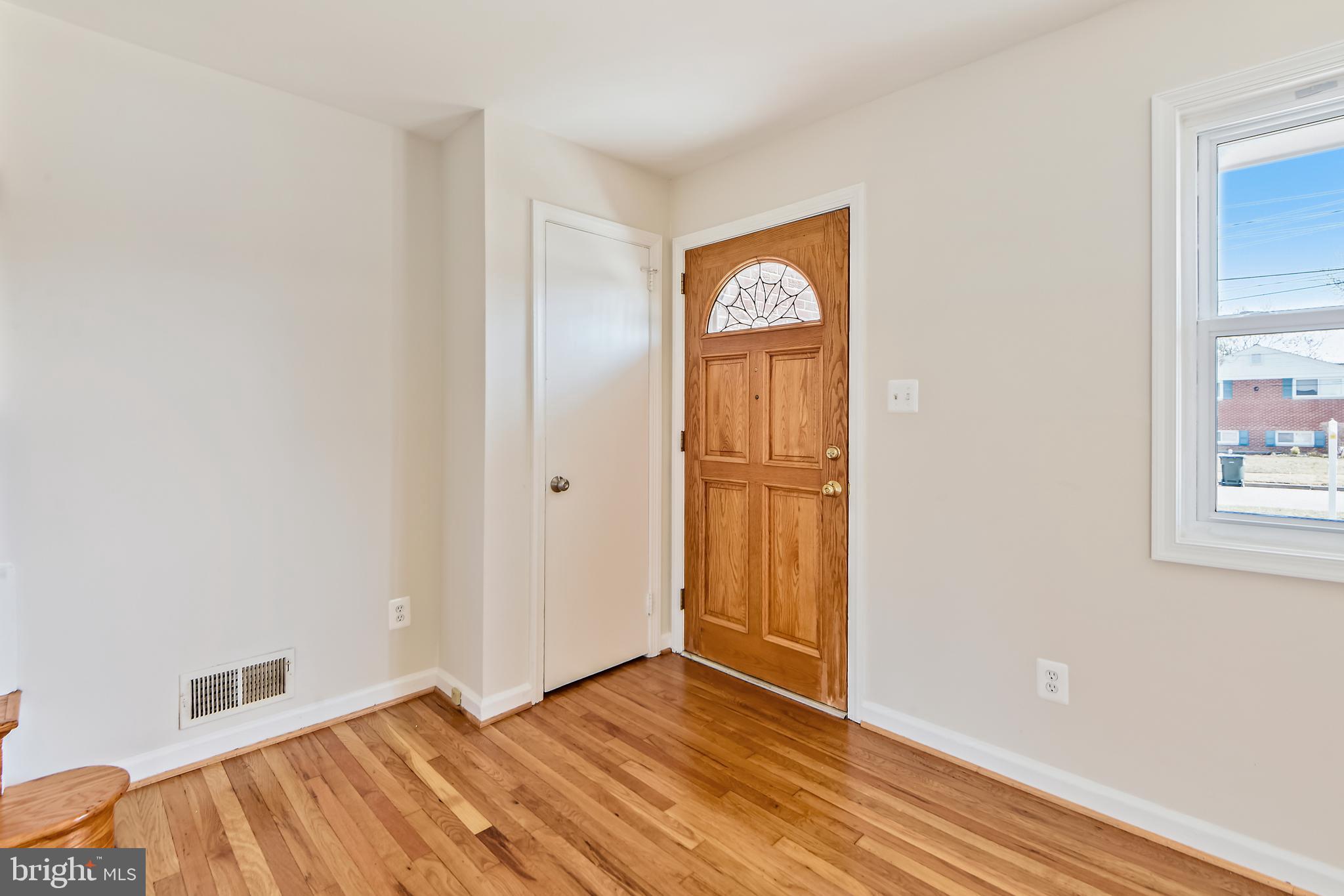 LYNBROOK - Residential