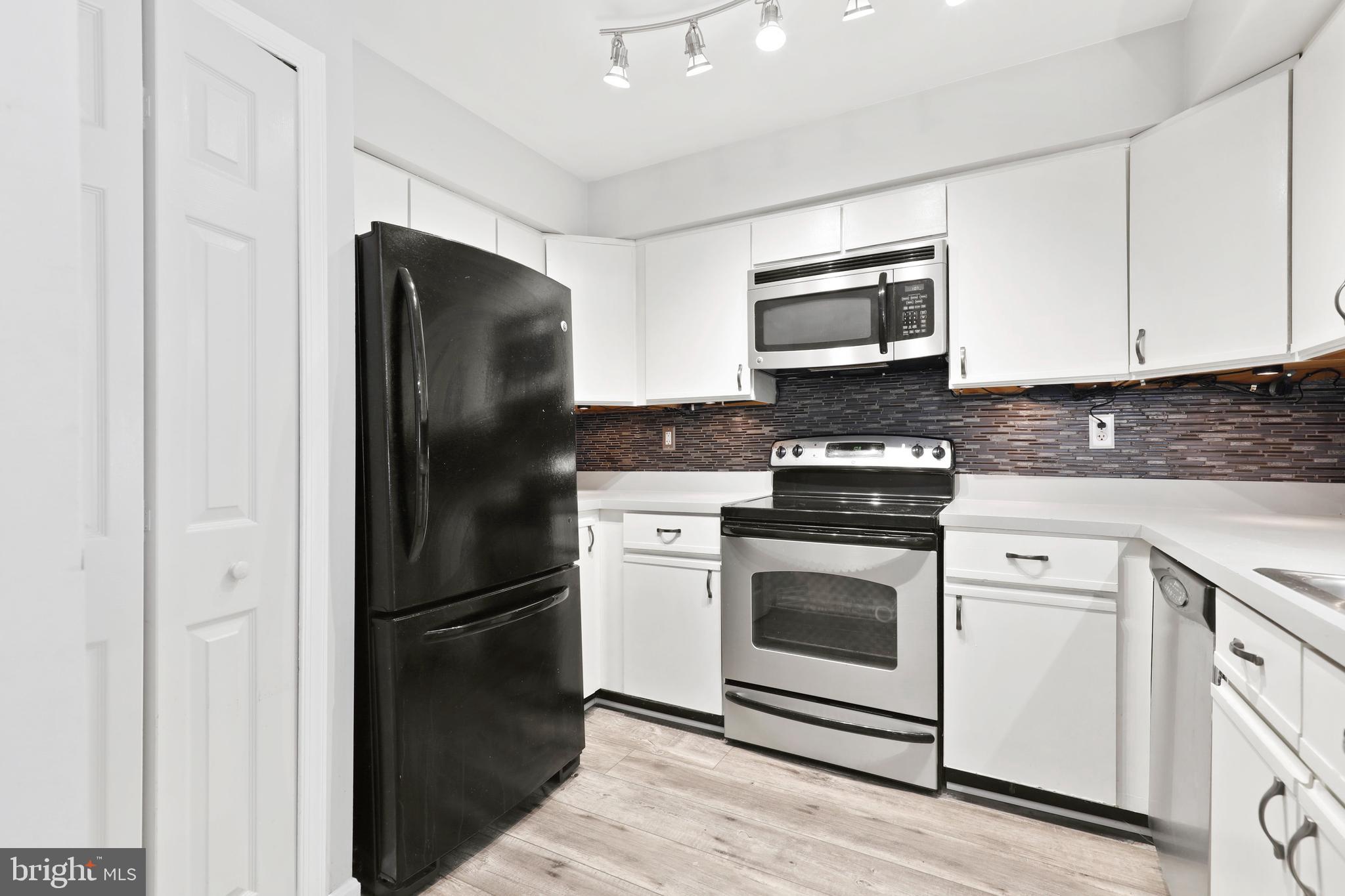 RIVERCHASE CONDOS - Residential