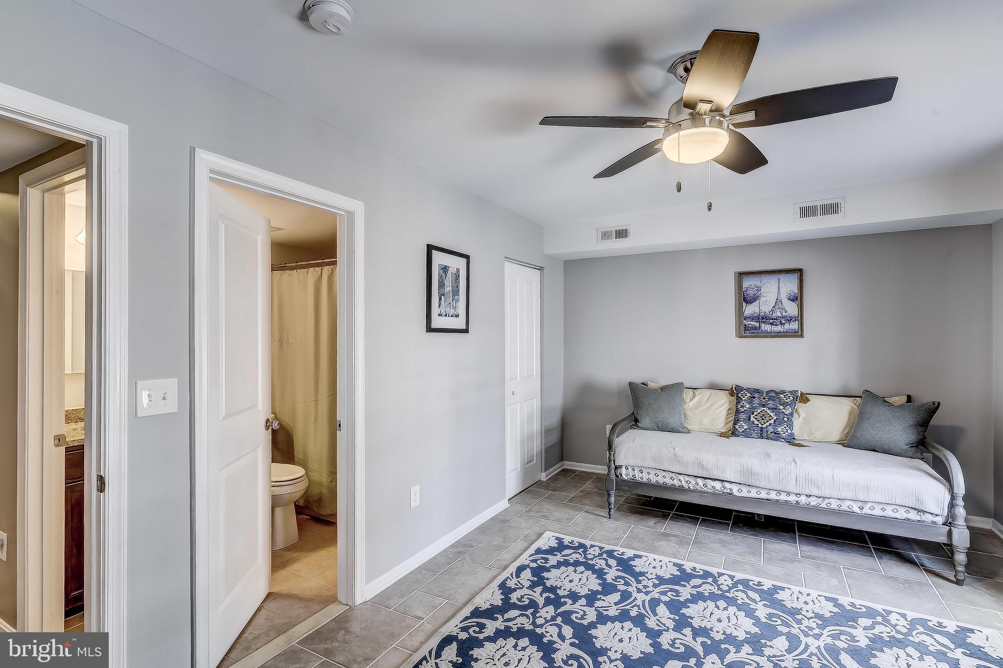 ATHENA SQUARE - Residential