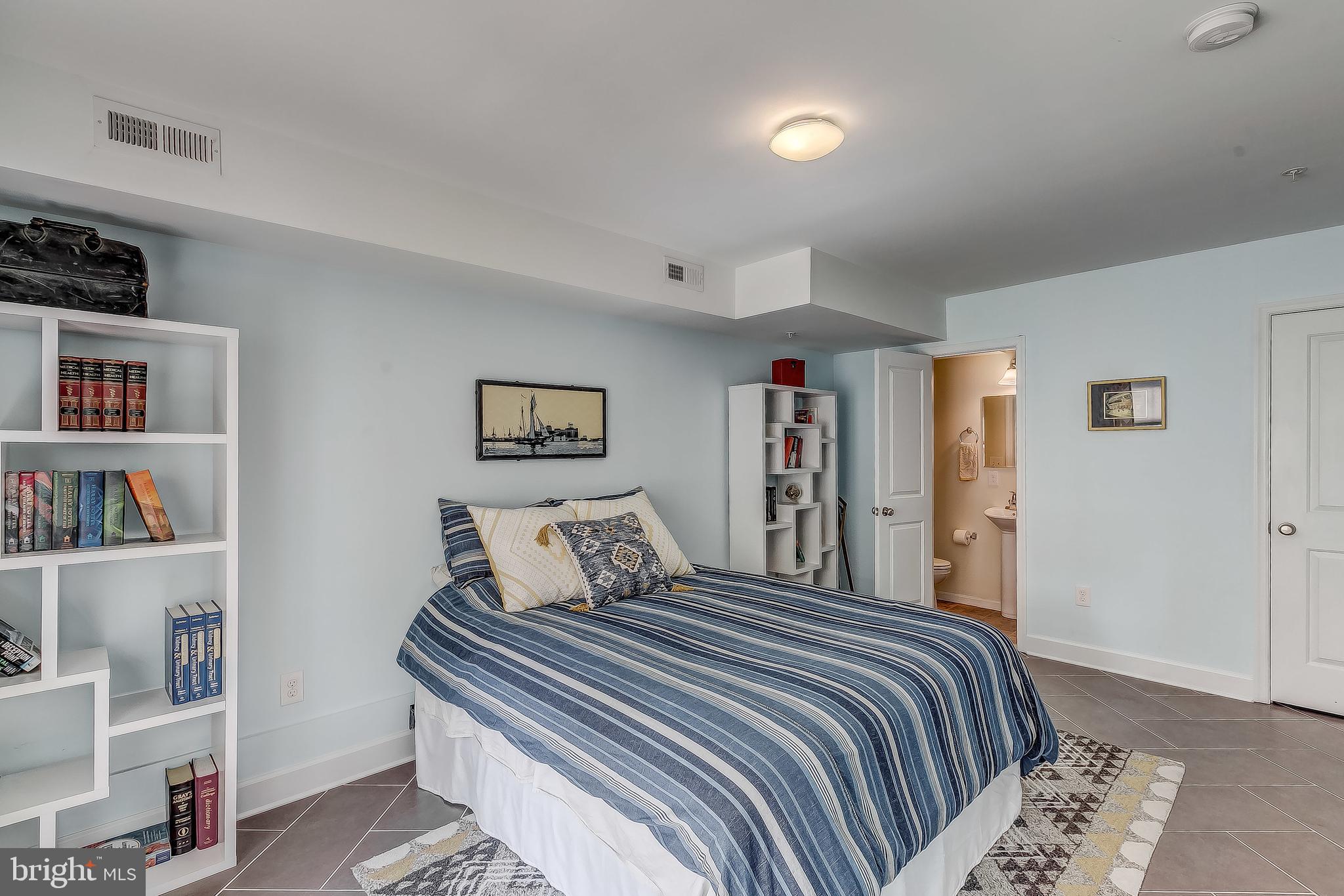 ATHENA SQUARE - Residential