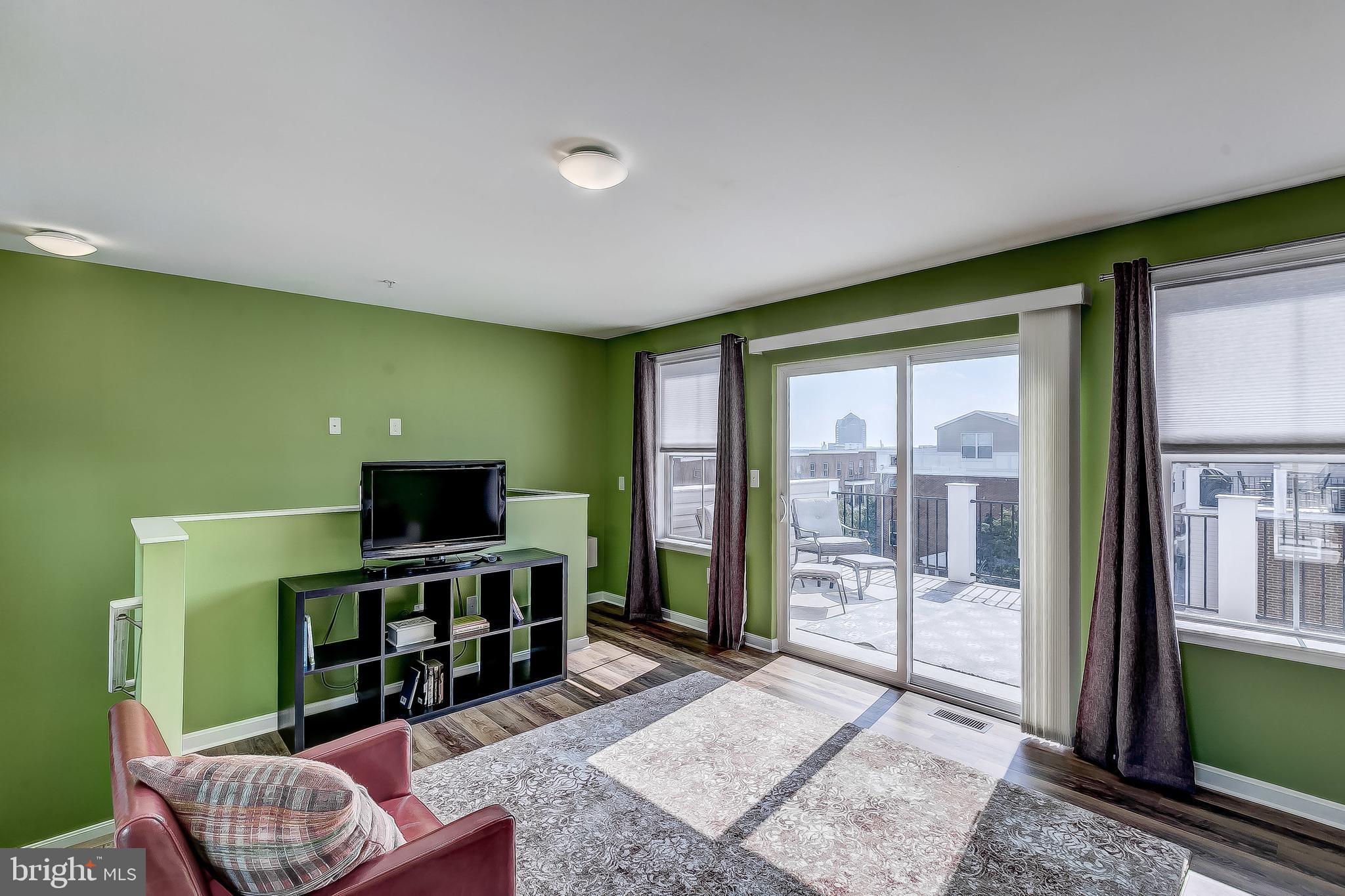 ATHENA SQUARE - Residential