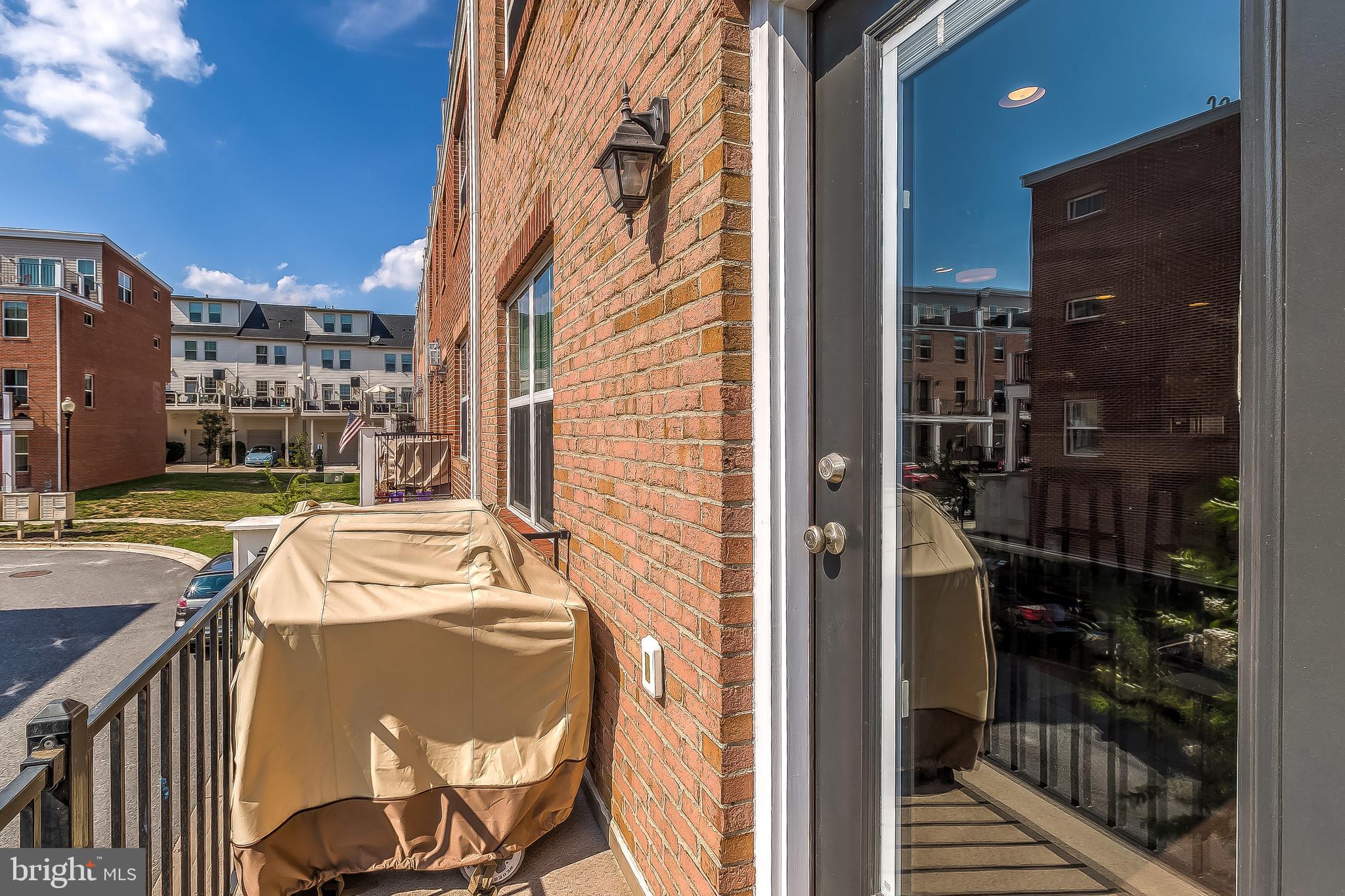 ATHENA SQUARE - Residential