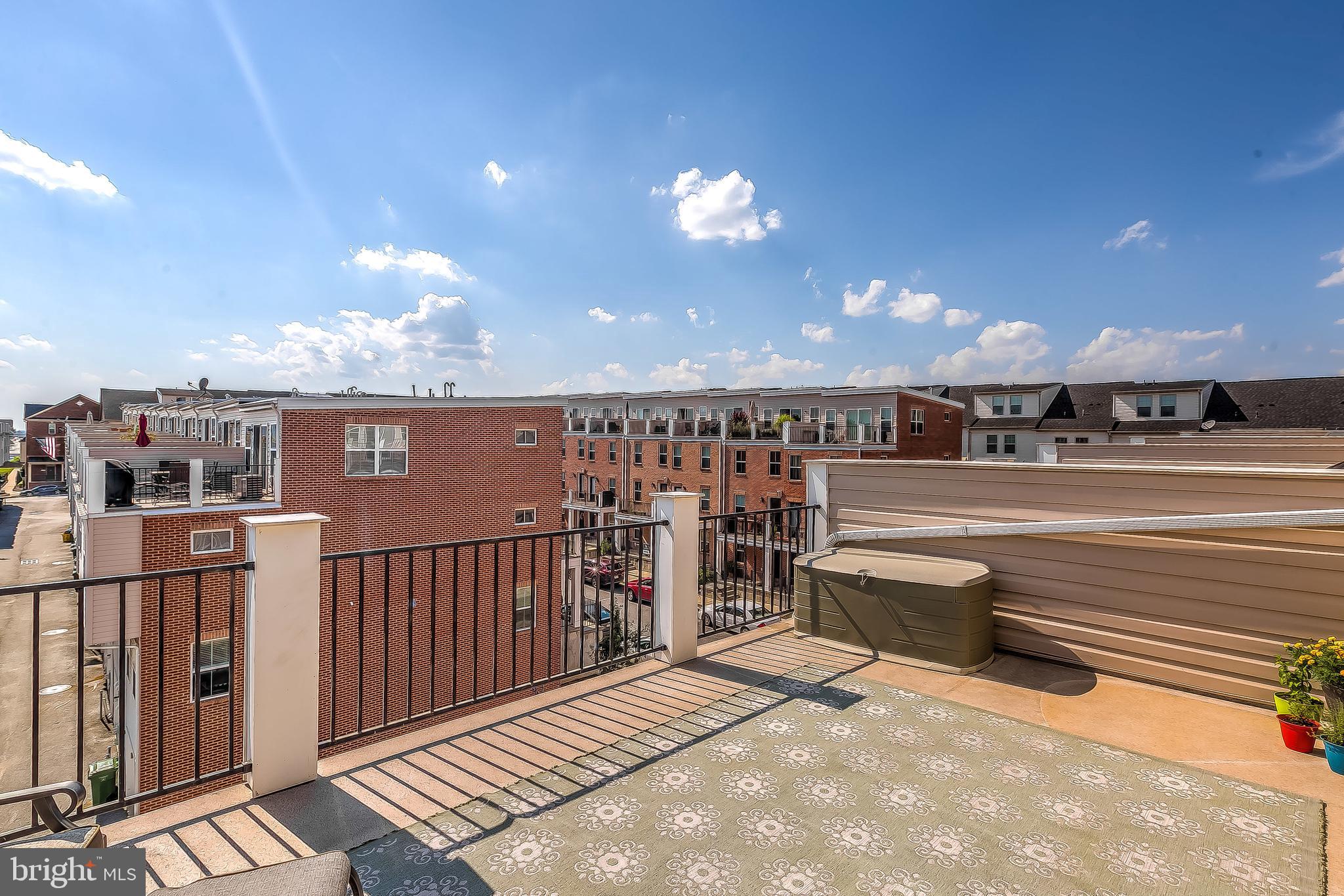 ATHENA SQUARE - Residential