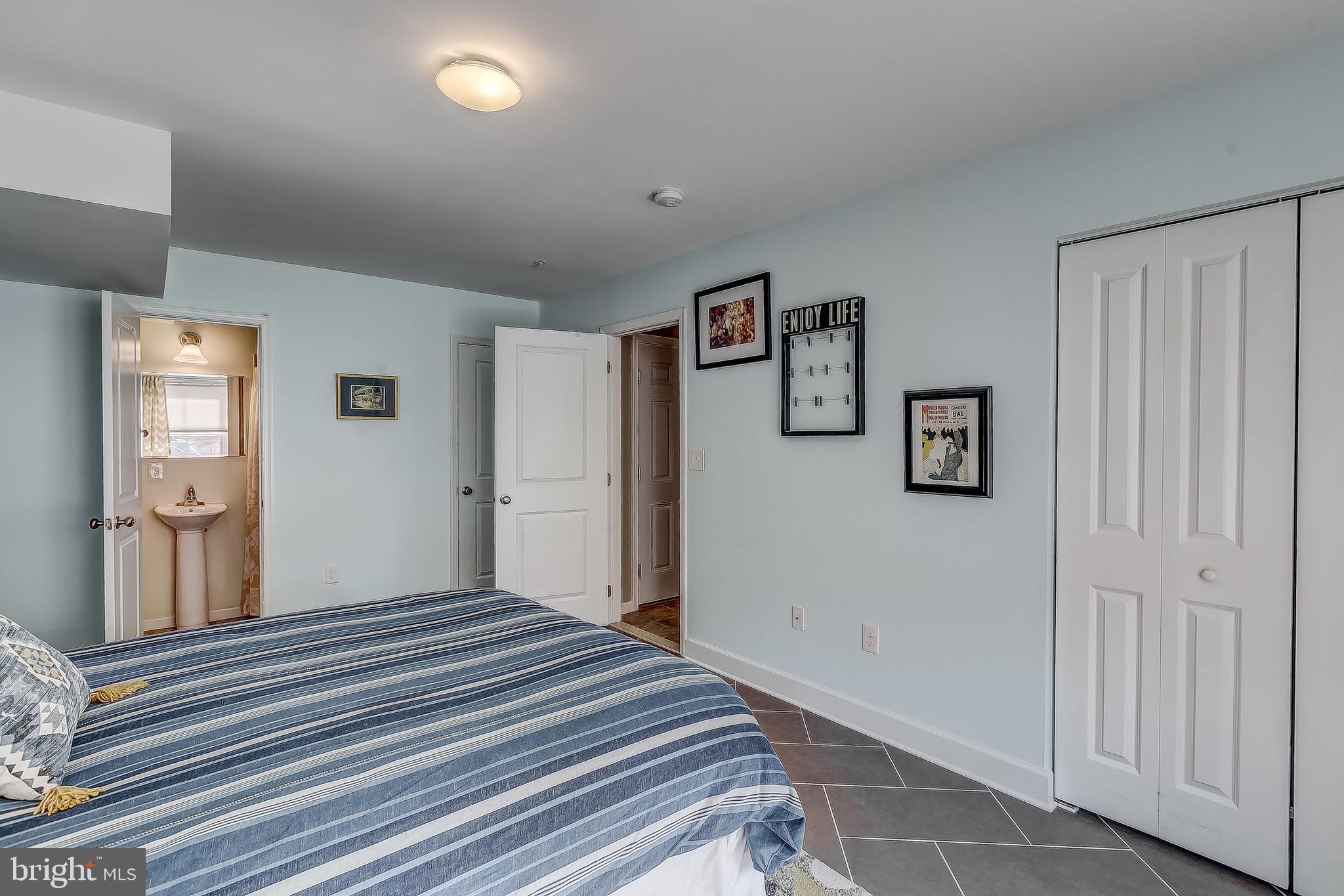 ATHENA SQUARE - Residential