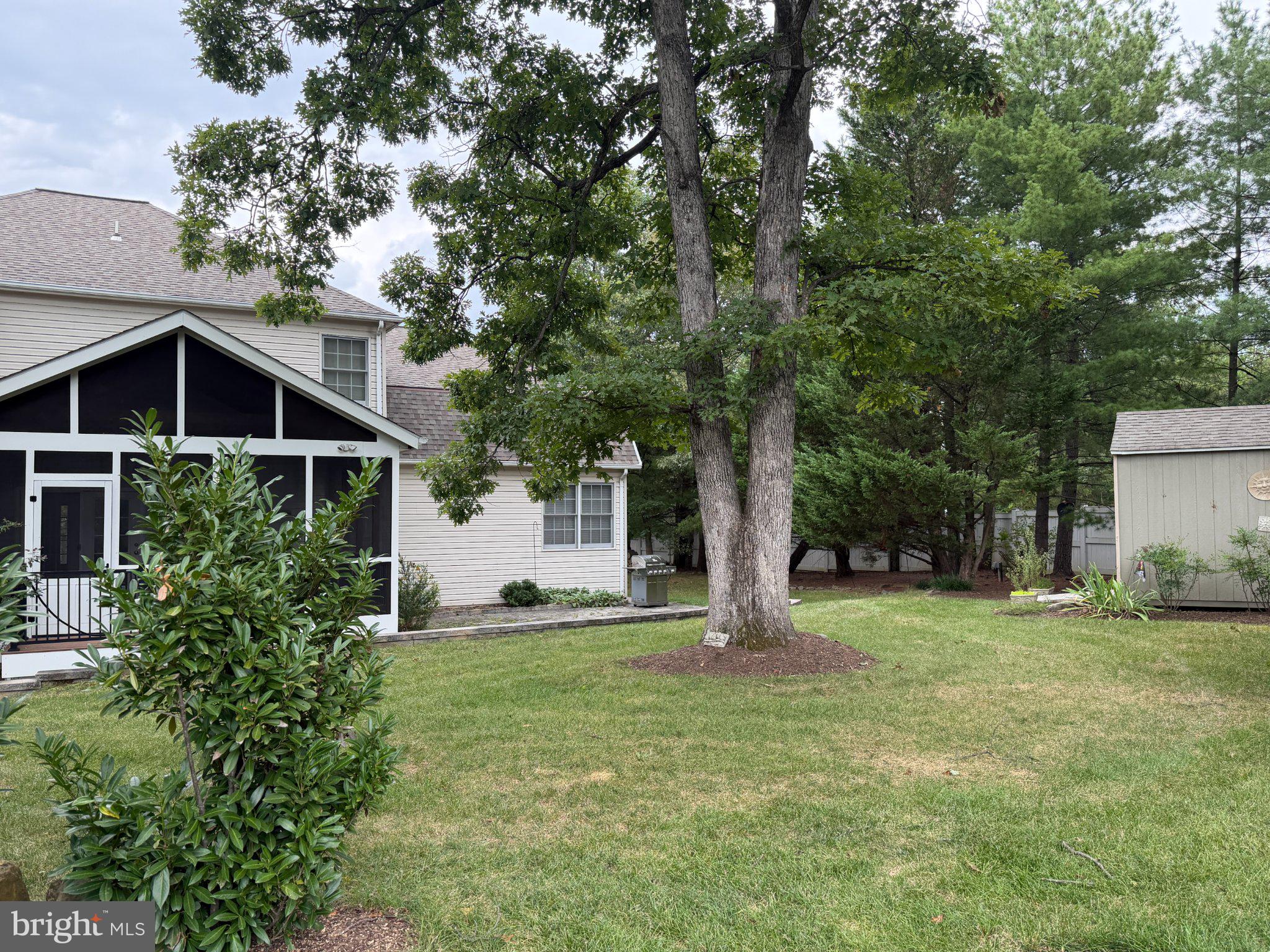 902 LEONA LANE