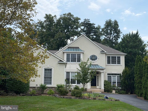 Photo of 902 Leona Lane, HERNDON, VA 20170 (MLS # VAFX2340430)