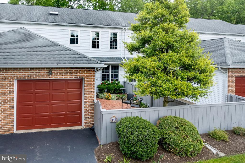 Photo of 149 PINNACLE POINT DR, LANCASTER, PA 17601 (MLS # PALA2035080)