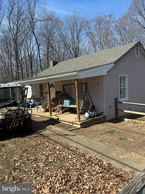 8270 Sinclair Mill Road, Manassas, VA MLS: VAPW2089524