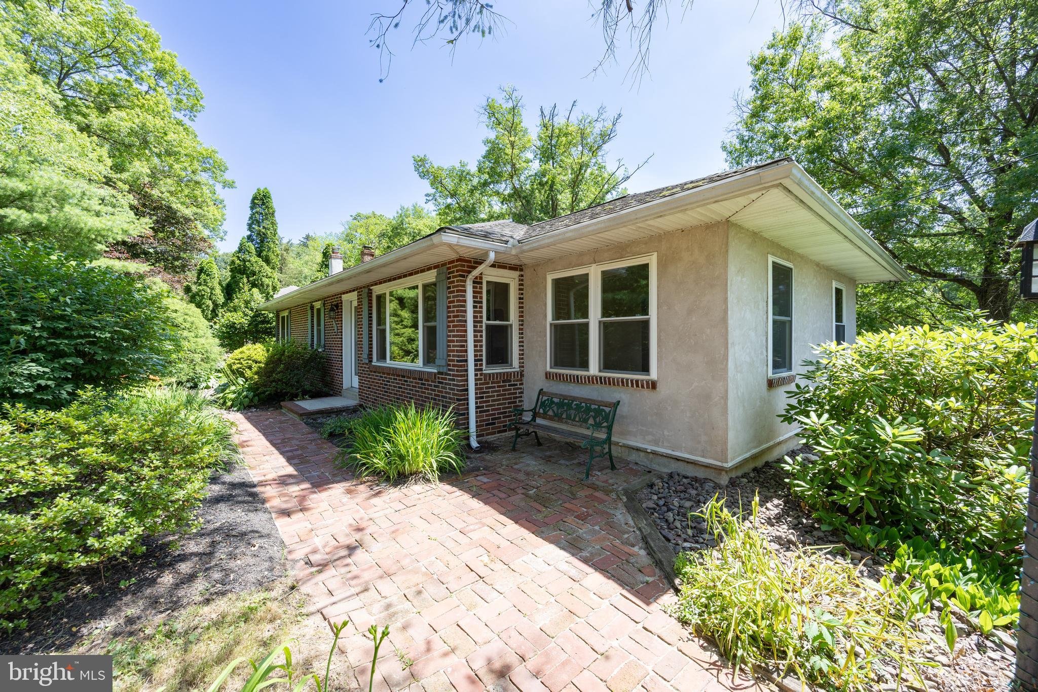 860 TEMPLE ROAD