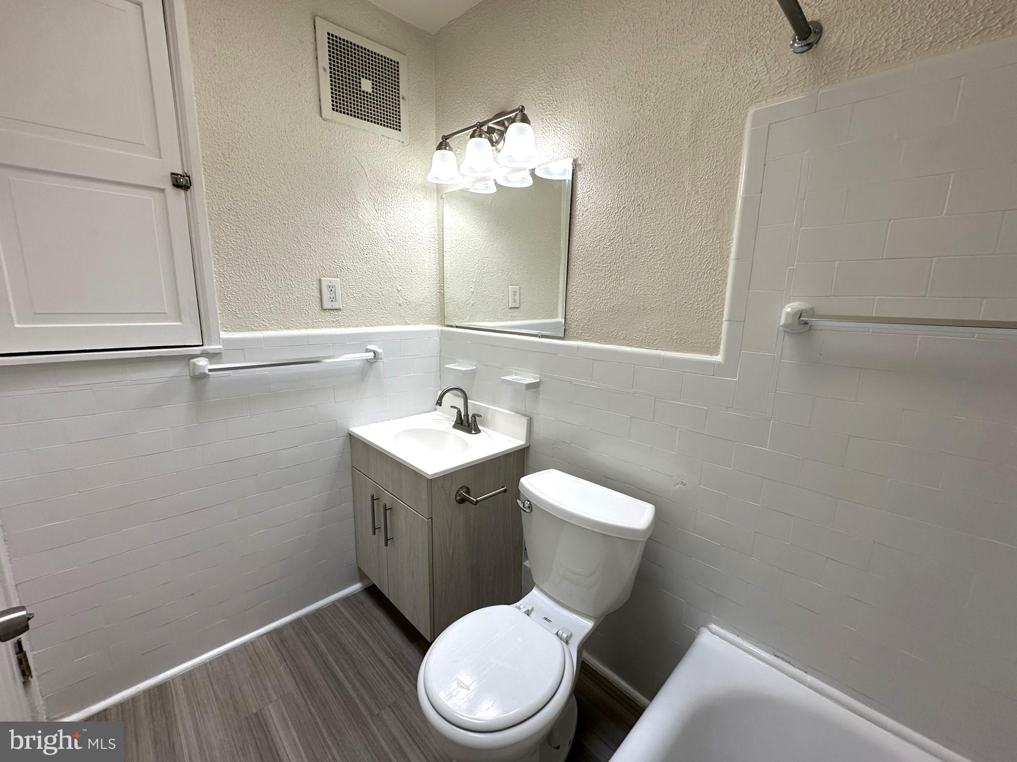 EAST FALLS - Residential Lease