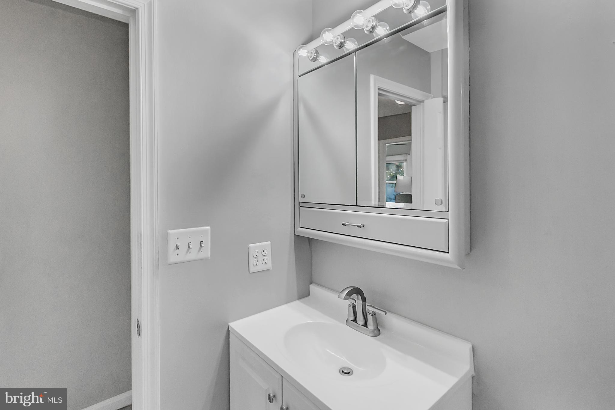 STONEGATE VILLAGE - Residential