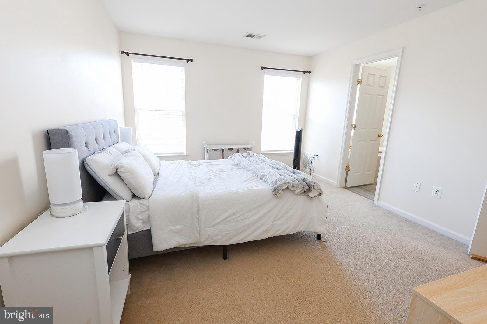 WESTBURY - Residential