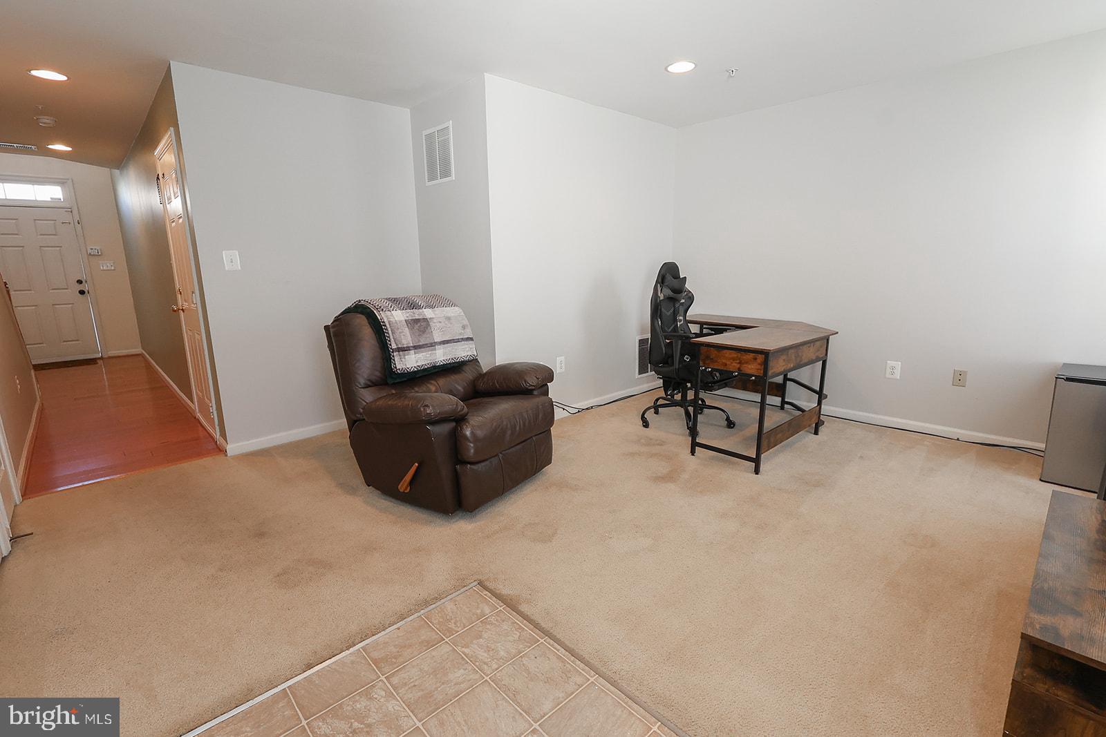 WESTBURY - Residential